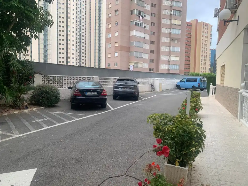 Parking de Piso en venta en Benidorm con Aire acondicionado, Piscina y Amueblado
