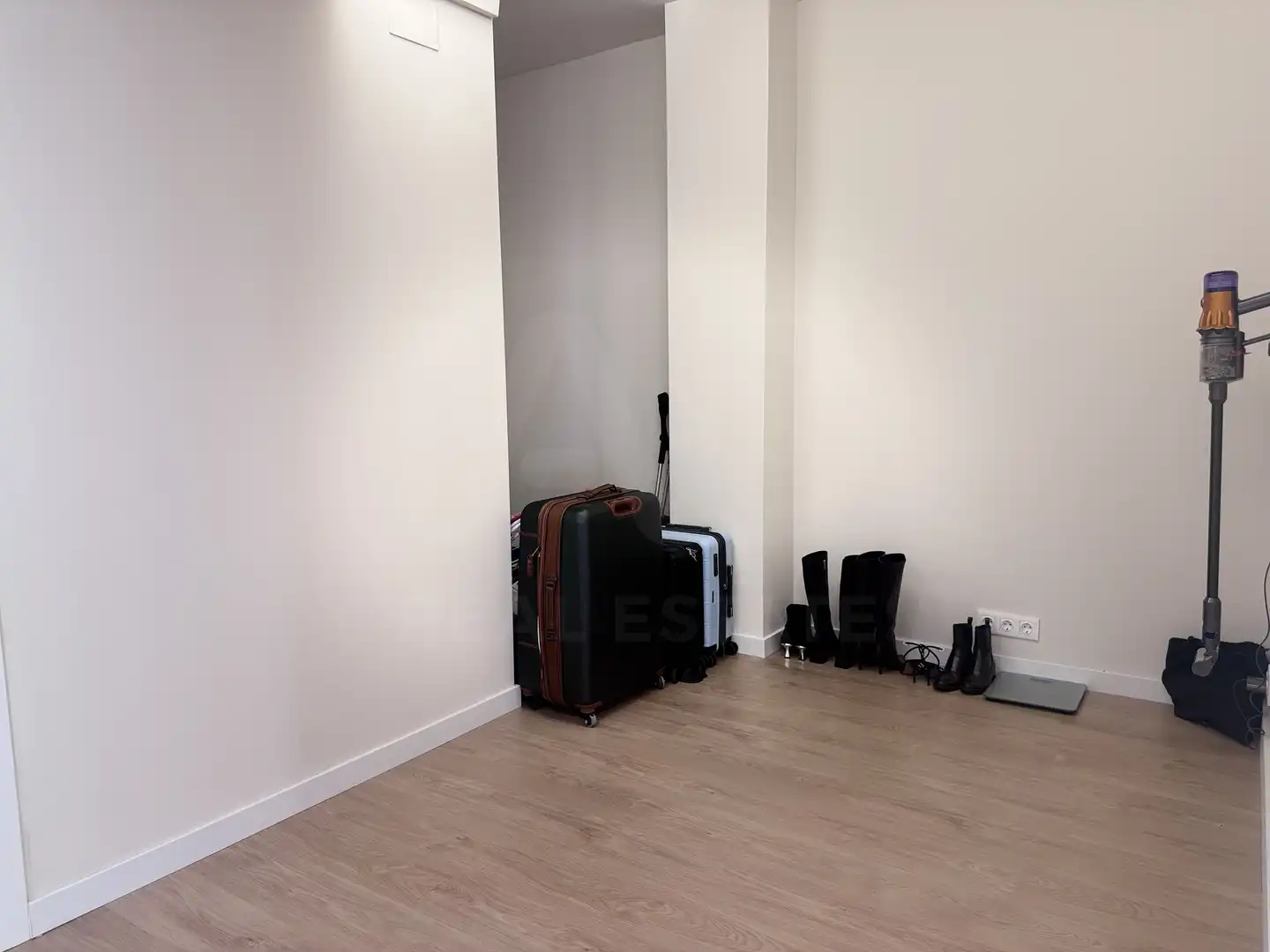 Flat for rent in Barcelona  with Air Conditioner and Heating