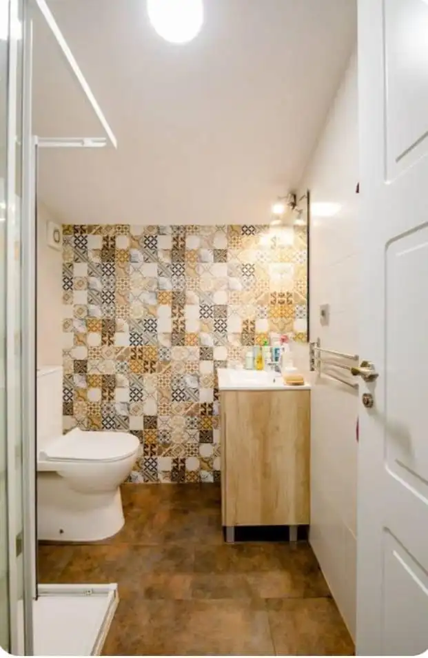 Baño de Piso para compartir en Murcia
