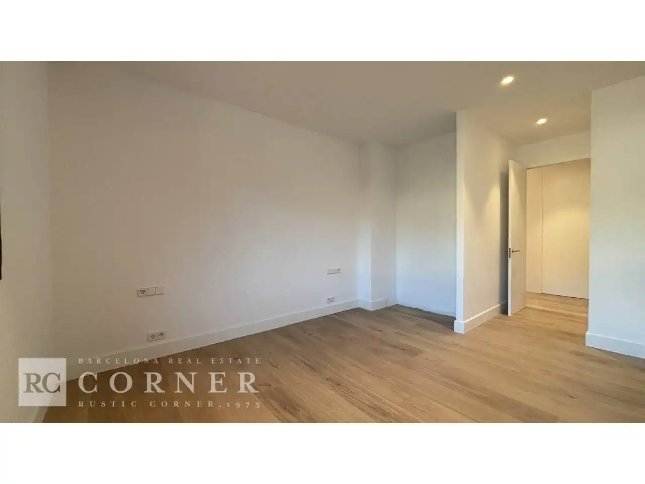 Bedroom of Flat for sale in Barcelona  with Air Conditioner, Parquet flooring and Terrace