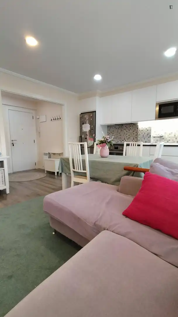 Menjador de Apartament per a compartir en Getxo  amb Calefacció, Moblat i Forn