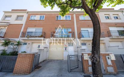 Vista exterior de Casa adosada en venda en Reus amb Jardí privat, Terrassa i Balcó