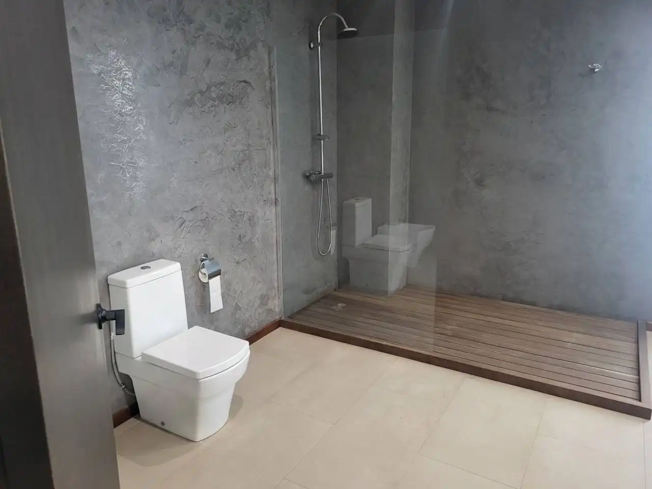 Badezimmer von Fabrikhallen zur Miete in Sedaví