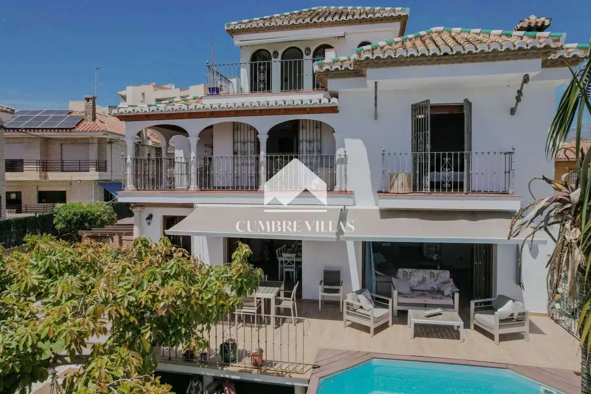 Vista exterior de Casa o chalet en venta en Almuñécar con Jardín privado, Terraza y Amueblado