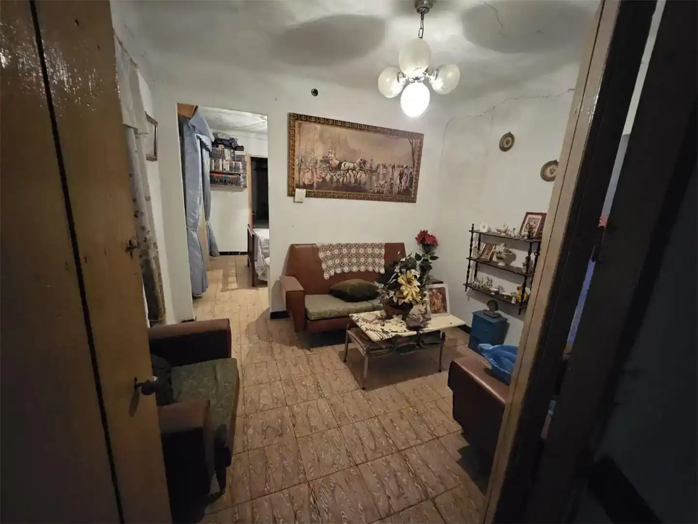 Sala d'estar de Casa adosada en venda en Cañete de las Torres amb Balcó