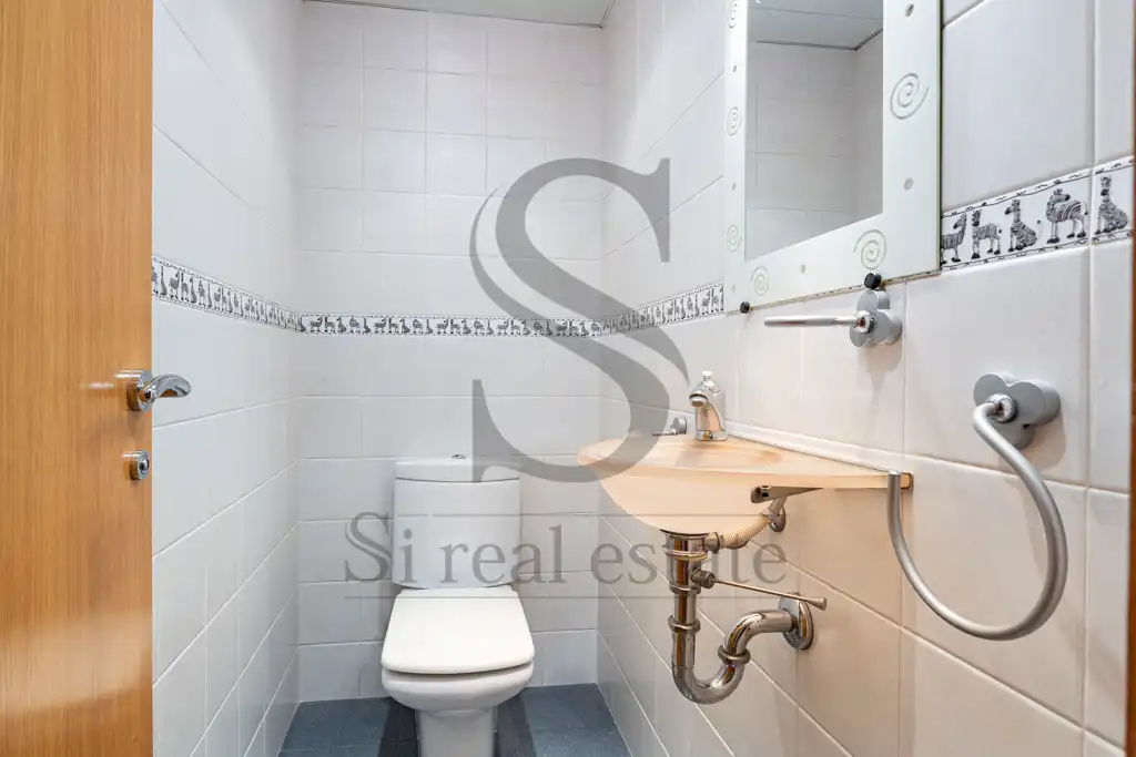 Bathroom of Flat for sale in Barcelona  with Air Conditioner and Parquet flooring
