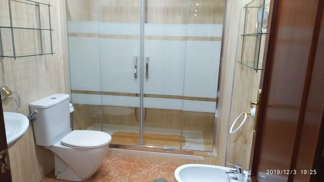 Baño de Piso de alquiler en Linares con Aire acondicionado, Calefacción y Amueblado