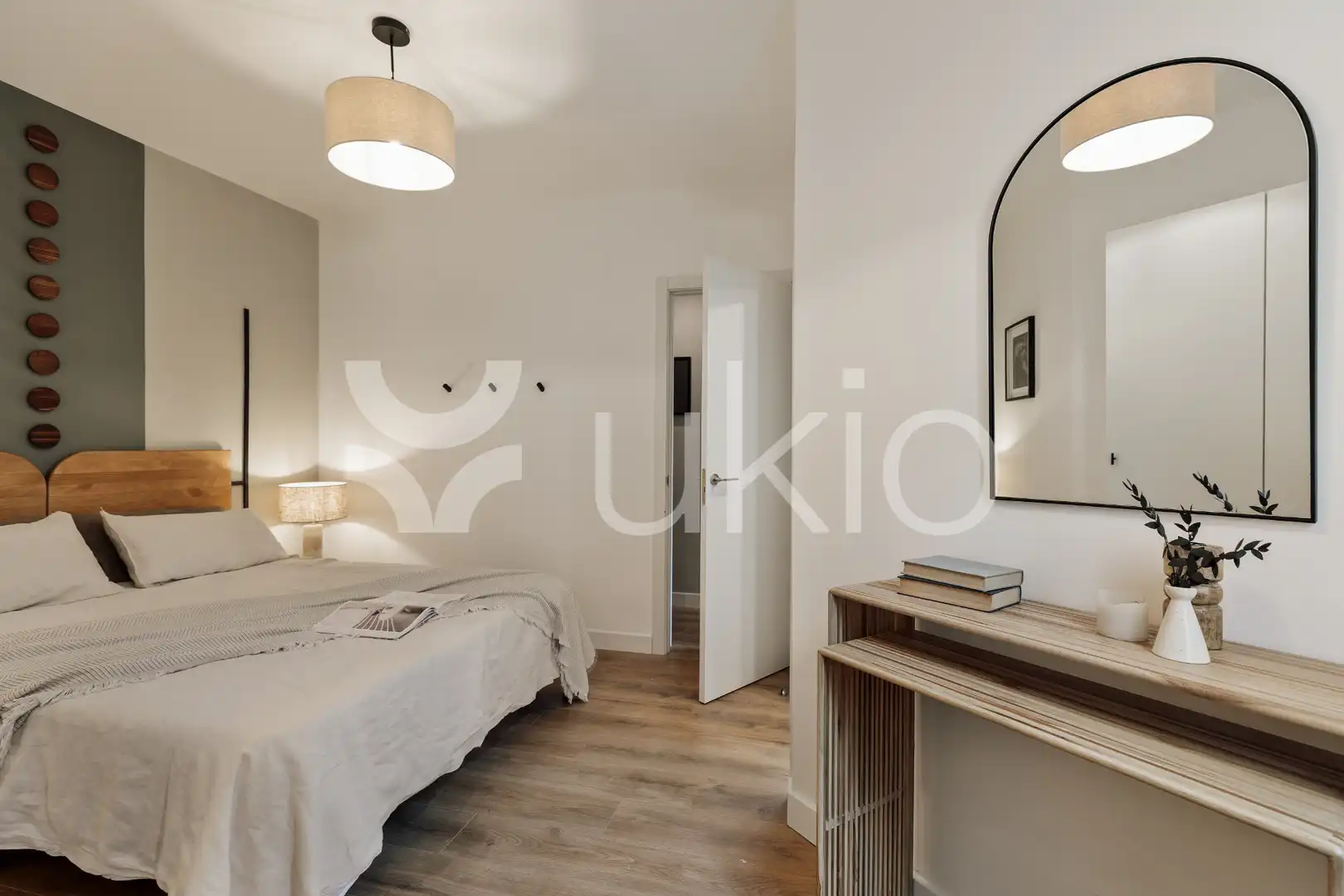 Dormitori de Apartament de lloguer en Barcelona amb Aire condicionat, Calefacció i Terrassa