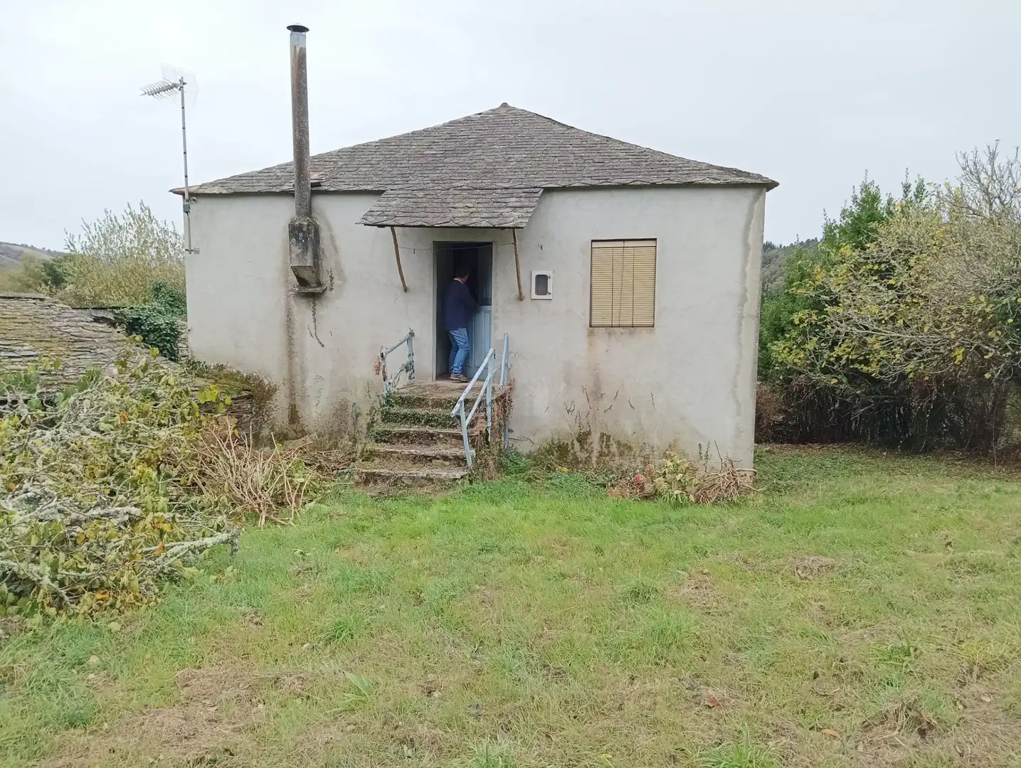Vista exterior de Casa o chalet en venta en Navia de Suarna con Jardín privado, Terraza y Amueblado
