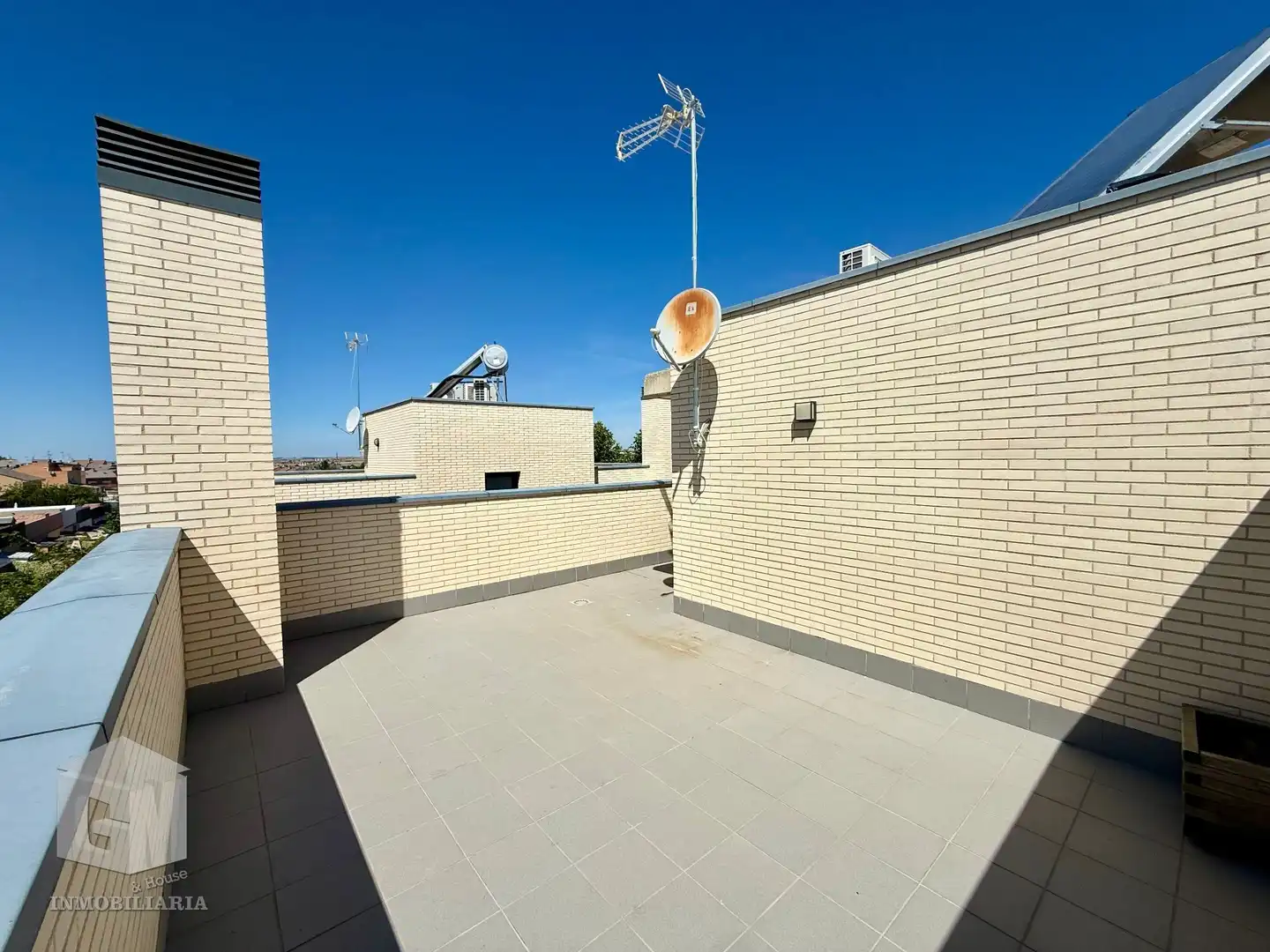 Terrasse von Einfamilien-Reihenhaus zum Verkauf in Arroyomolinos (Madrid) mit Klimaanlage, Heizung und Privatgarten