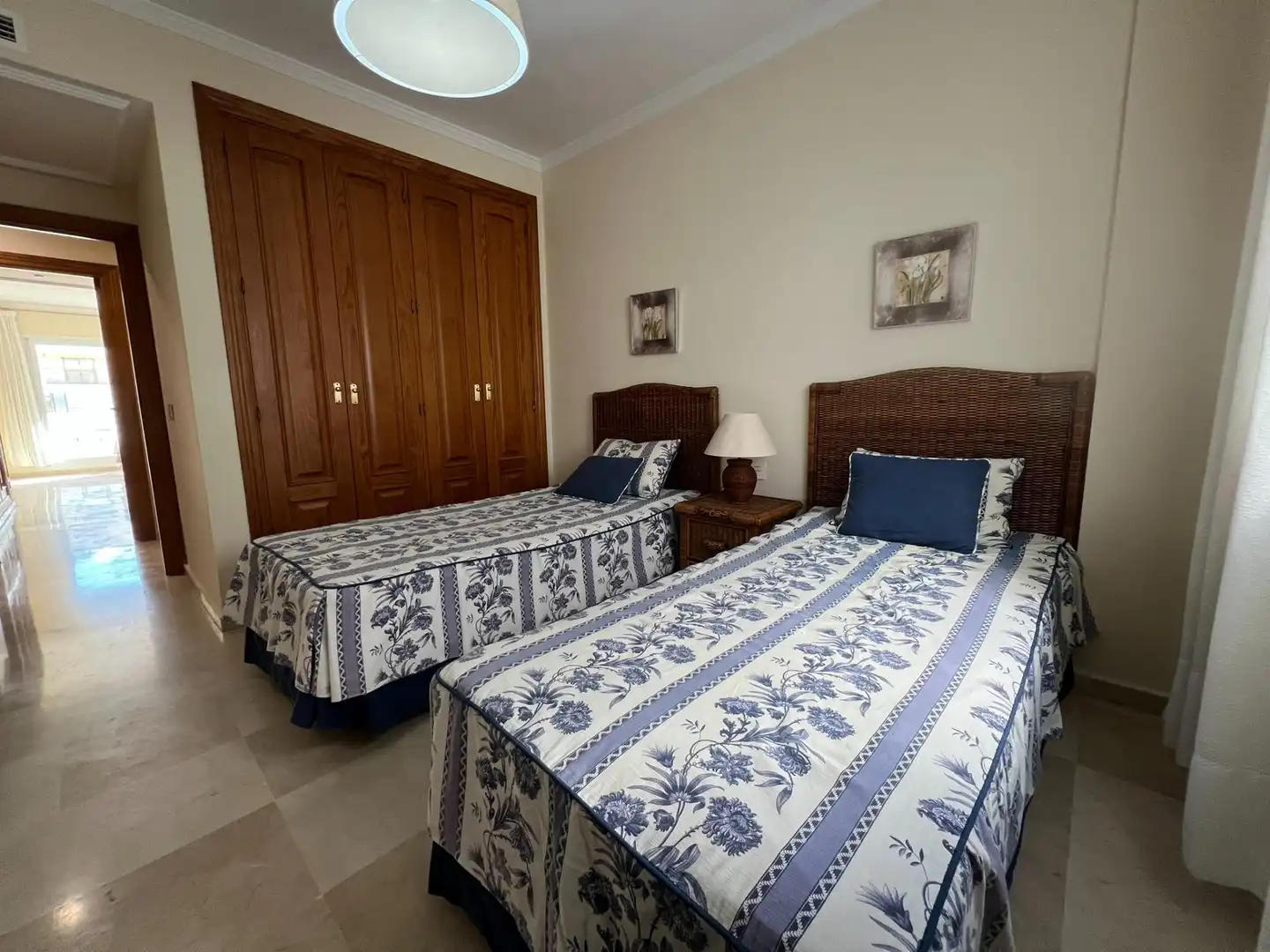 Schlafzimmer von Wohnungen zur Miete in Marbella mit Klimaanlage, Heizung und Terrasse