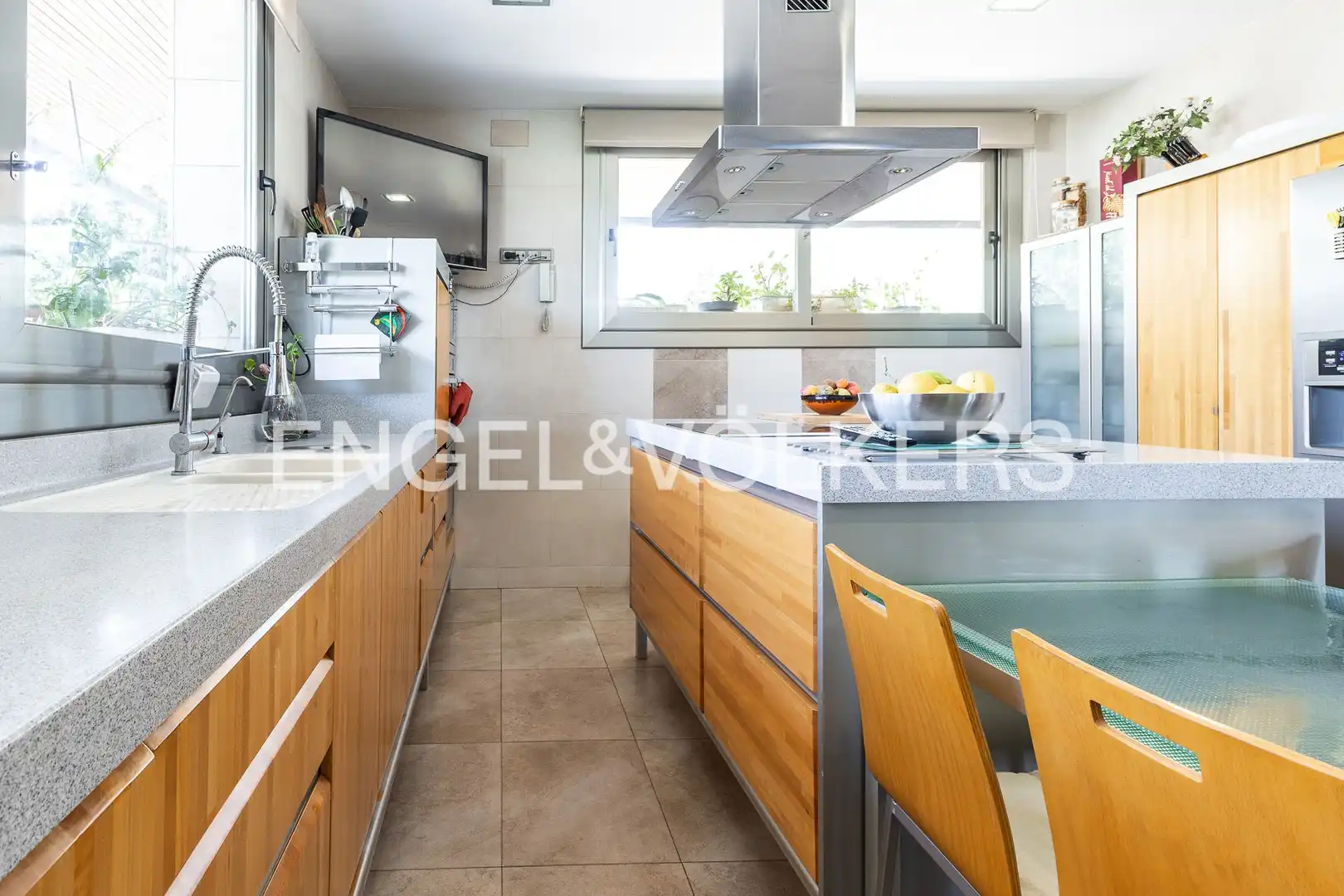 Cocina de Casa o chalet en venta en Canovelles con Aire acondicionado, Calefacción y Jardín privado