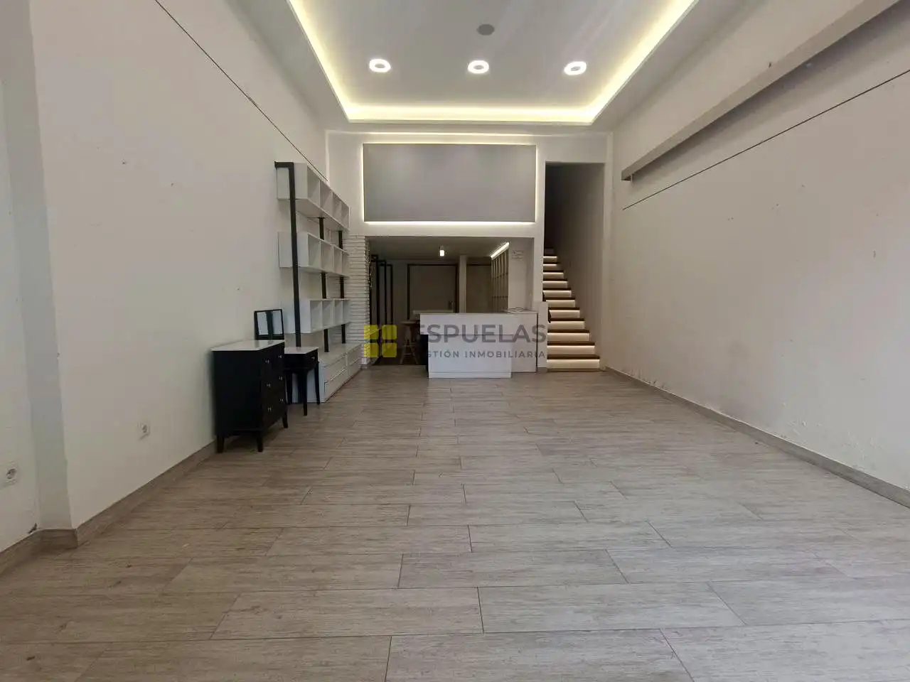 Locale commerciale in affitto a Juan Carlos I 16, imagen 5