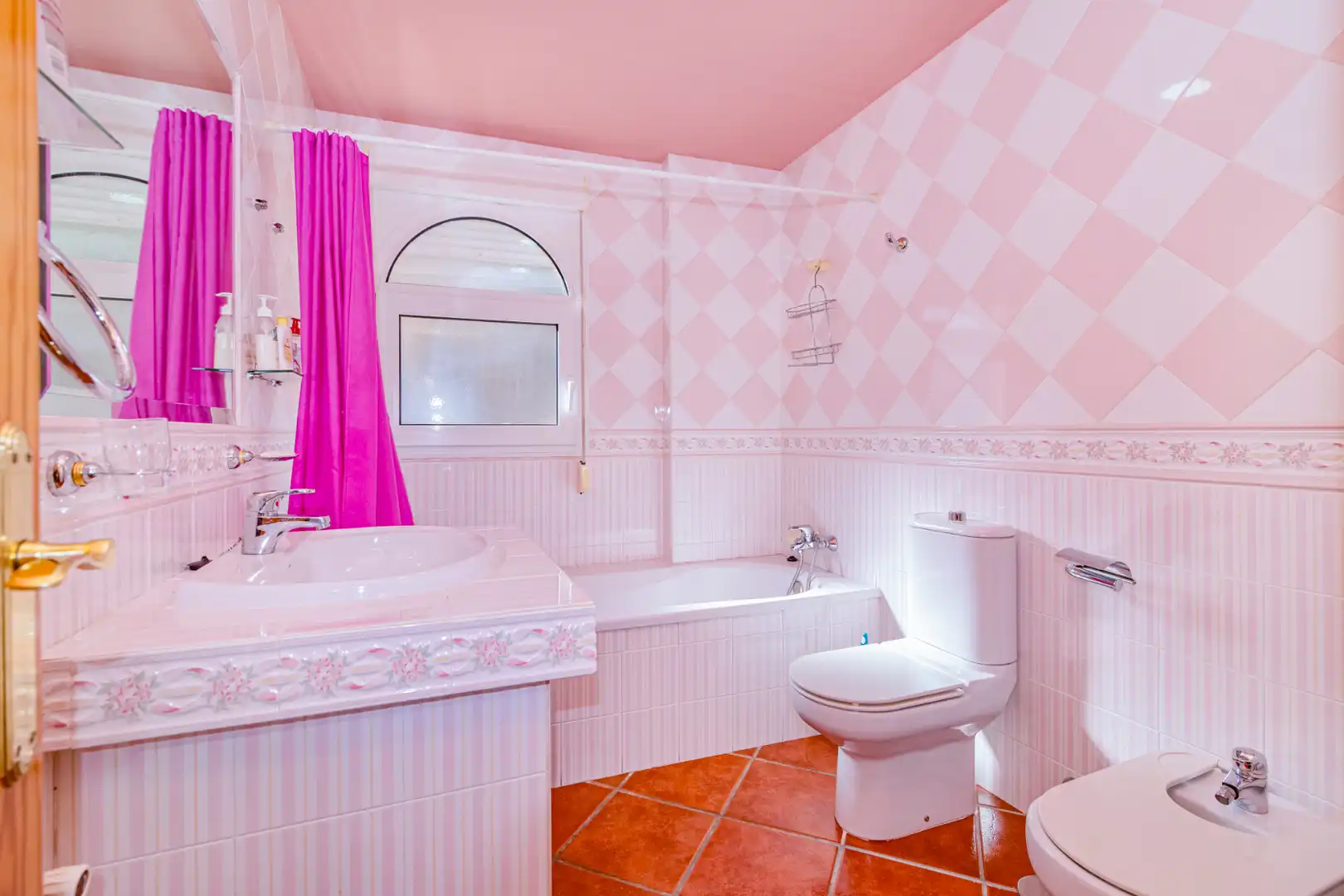 Baño de Casa o chalet en venta en La Zubia con Aire acondicionado, Calefacción y Jardín privado