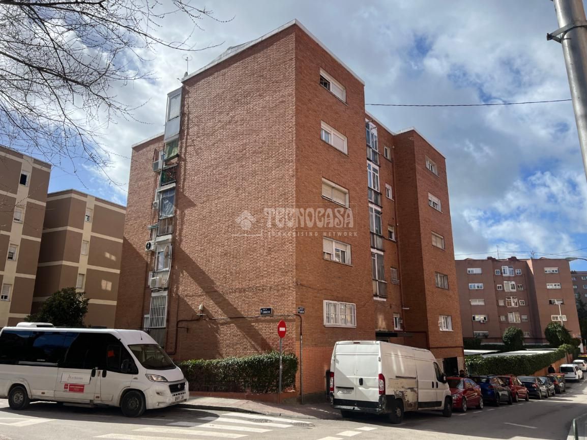 Vista exterior de Pis en venda en  Madrid Capital amb Calefacció, Terrassa i Traster