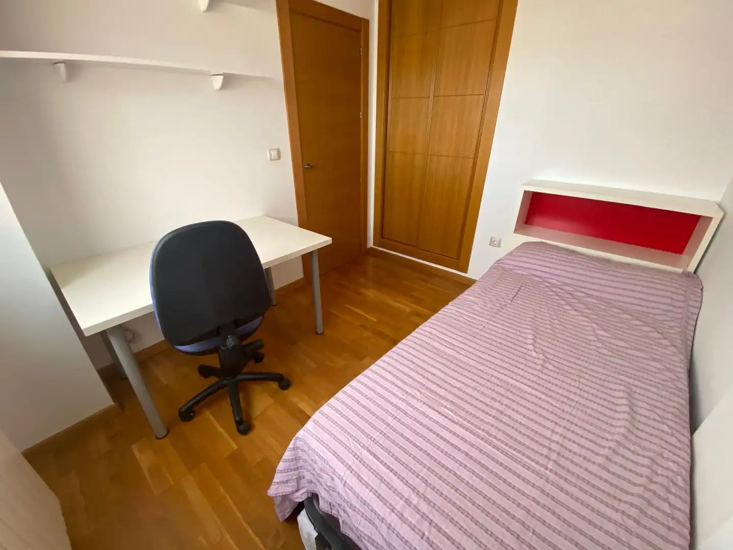Attic for rent in Avenida Doctor Francisco Gaspar Huelves, Facultad de Medicina
