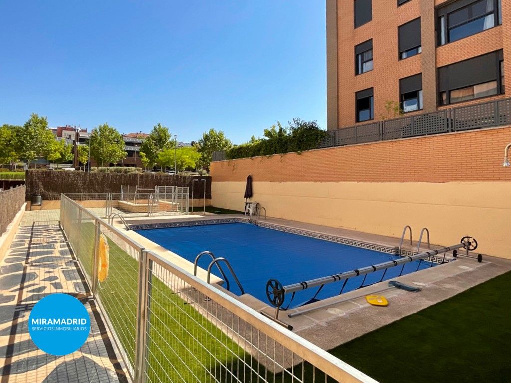 Piscina de Pis en venda en Paracuellos de Jarama amb Aire condicionat, Terrassa i Piscina
