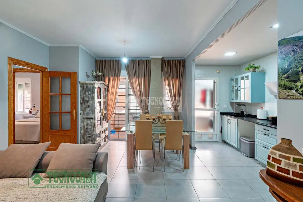 Cocina de Piso en venta en Roquetas de Mar con Jardín privado, Terraza y Balcón