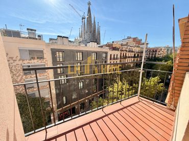 Pis amb balcó en venda a Calle LEPANT