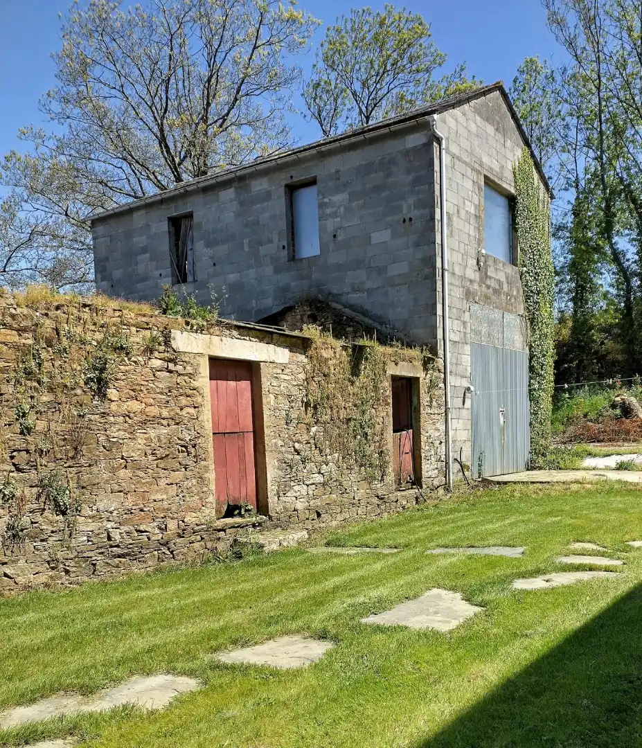 Vista exterior de Casa o xalet en venda en Castro de Rei amb Traster i Moblat