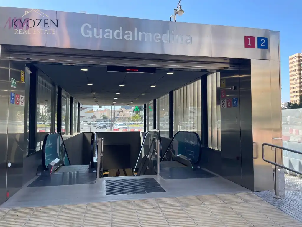 Gebäude zur Miete in Málaga mit Alarm