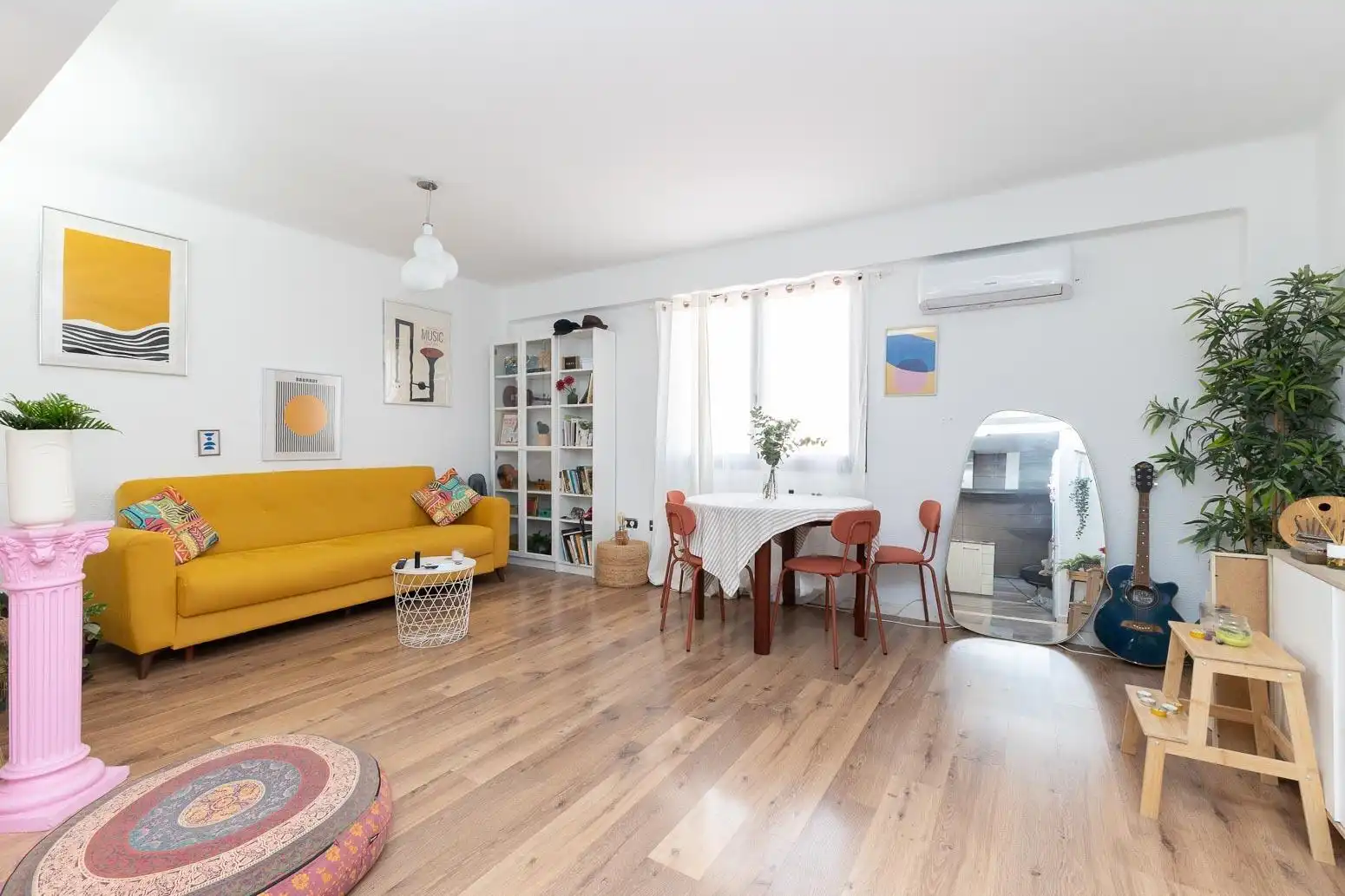 Sala d'estar de Pis de lloguer en Aldaia amb Aire condicionat i Balcó