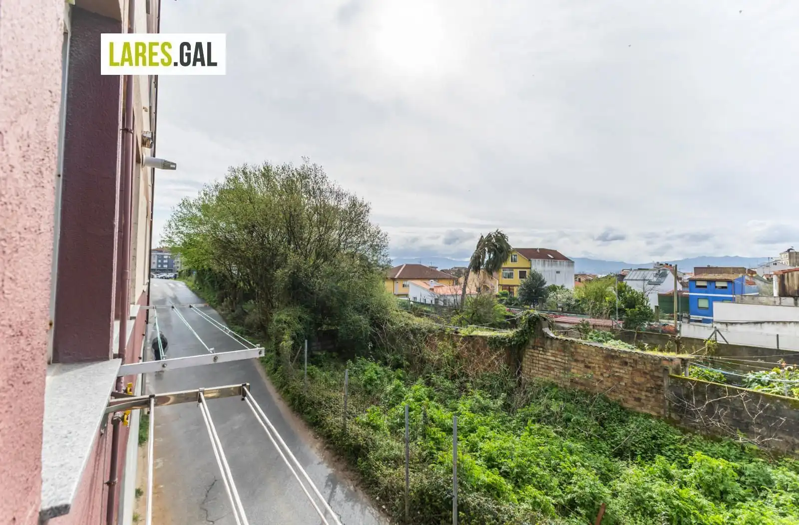 Vista exterior de Pis en venda en Cangas  amb Terrassa i Traster