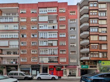Piso con ascensor en venta en Santander - CL FLORANES