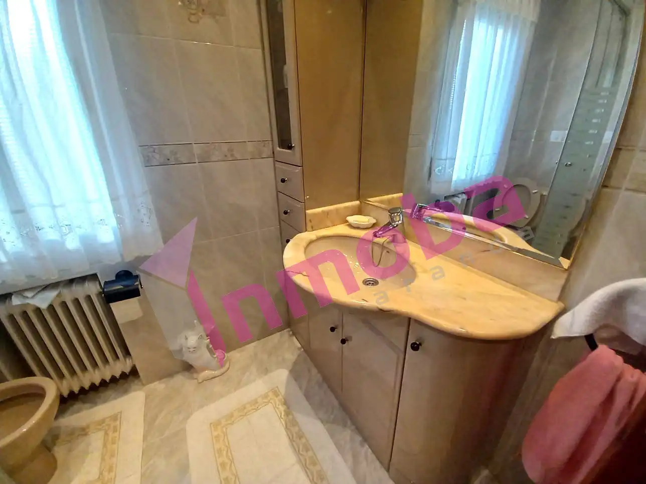 Bany de Casa o xalet en venda en Aranda de Duero amb Calefacció, Jardí privat i Parquet