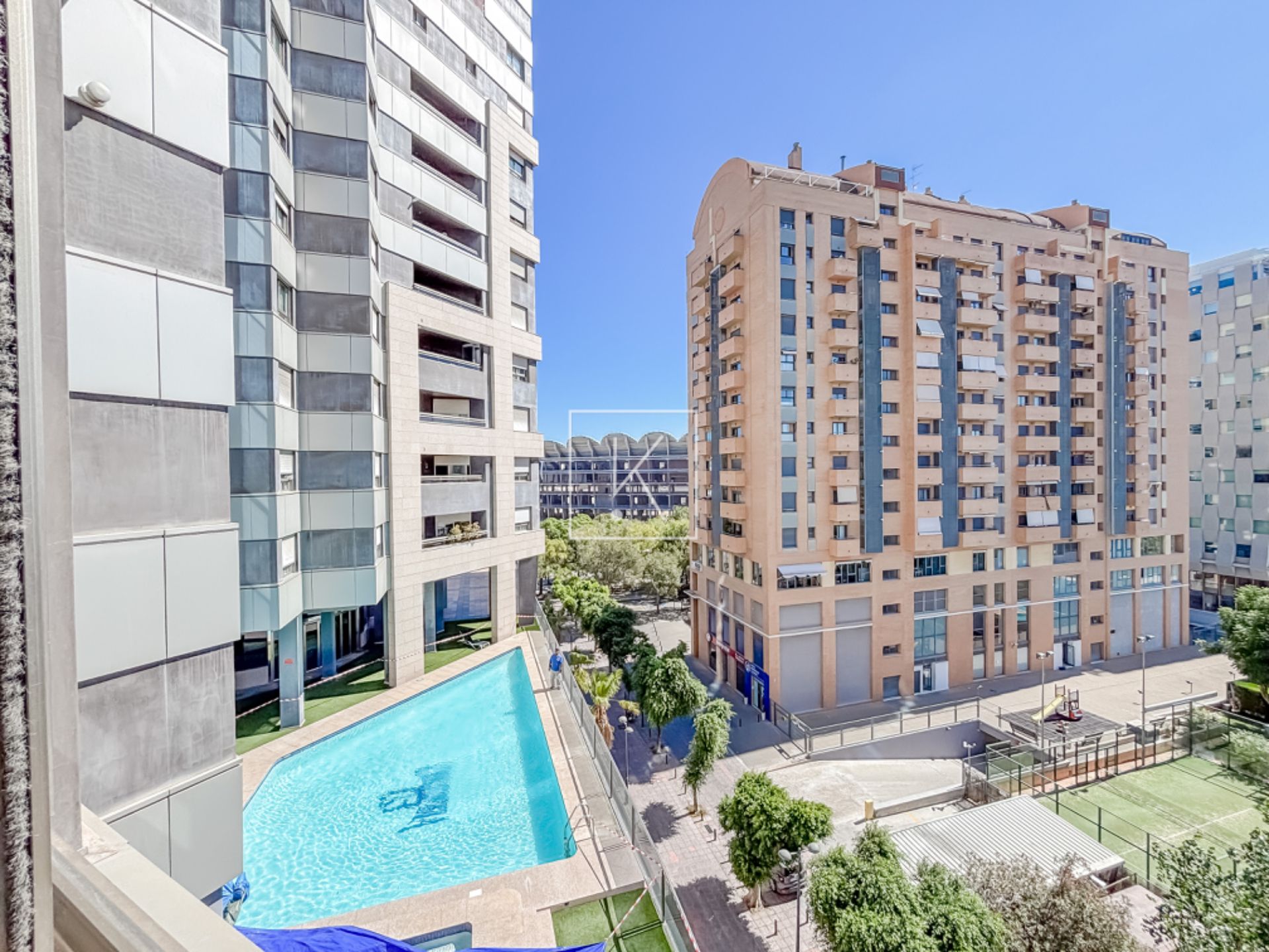 Exterior view of Flat for sale in  Valencia Capital  with Terrace, Balcony and Community pool