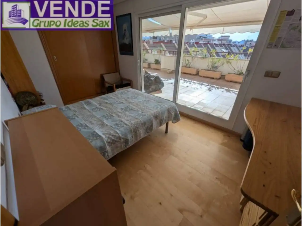 Schlafzimmer von Dachboden zum Verkauf in Elda mit Heizung, Terrasse und Möbliert
