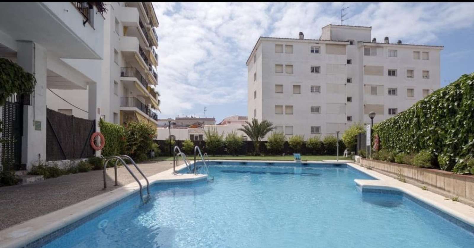 Swimming pool of Apartment for share in Sitges  with Air Conditioner, Heating and Terrace