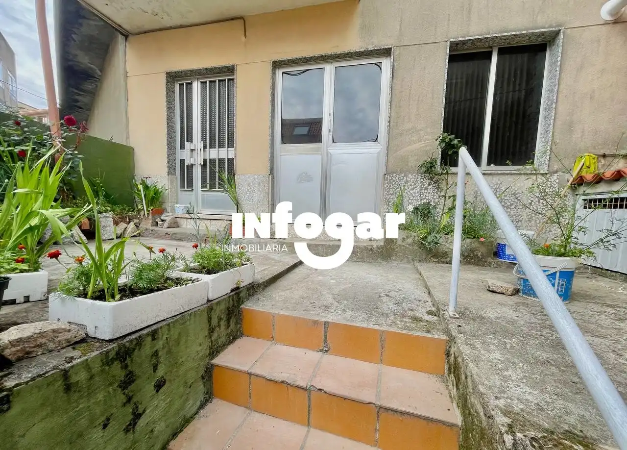 Adossat amb jardí en venda a Avenida de Galicia