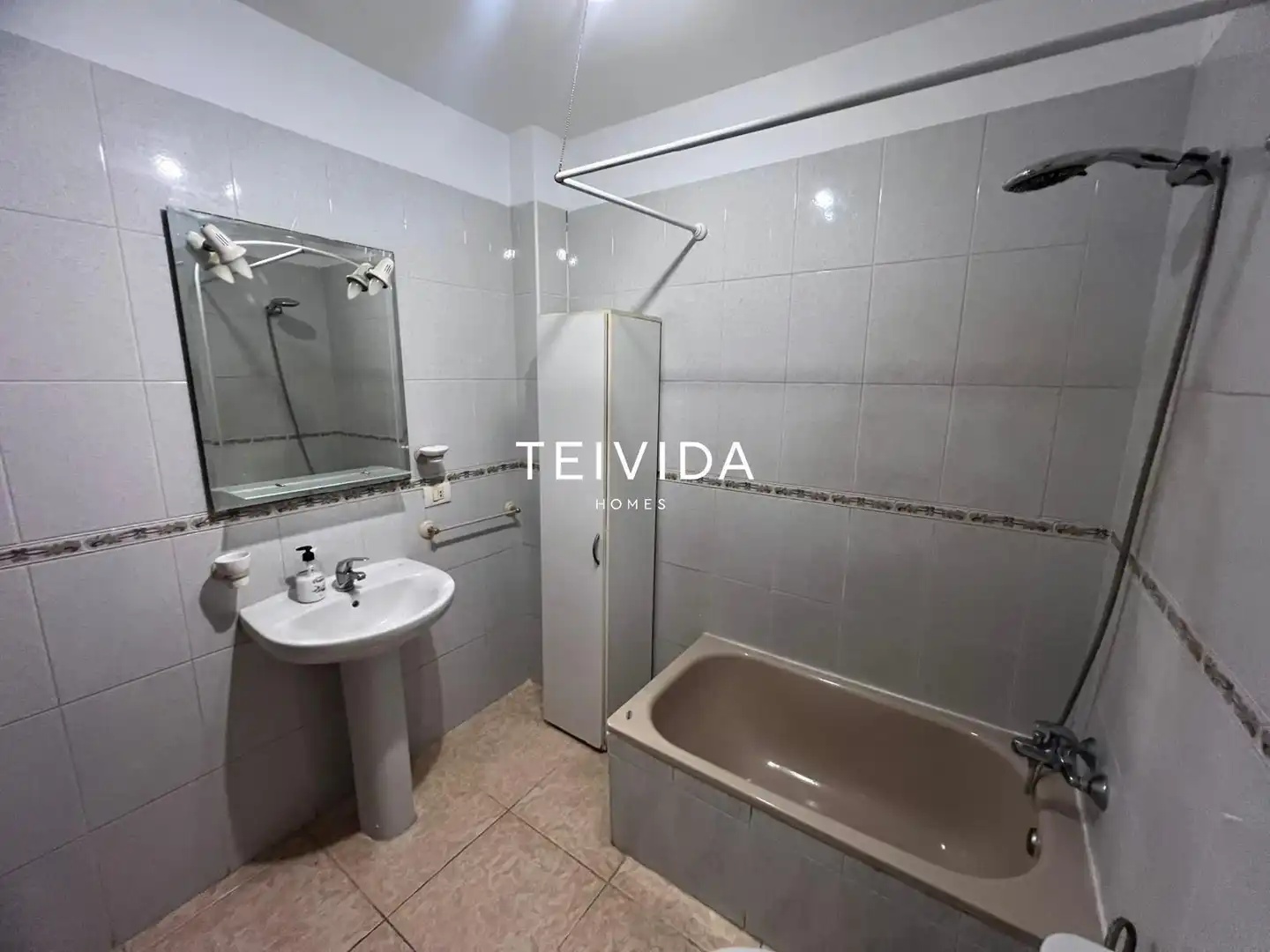 Bathroom of Flat for sale in Arona