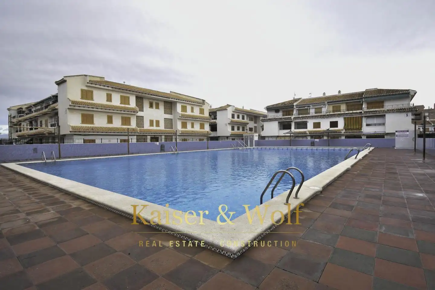 Schwimmbecken von Erdgeschoss zum Verkauf in Santa Pola mit Klimaanlage, Terrasse und Möbliert