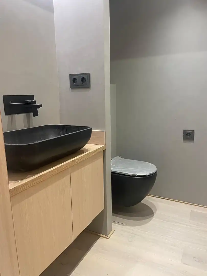 Bathroom of Office for sale in Barcelona  with Air Conditioner and Heating