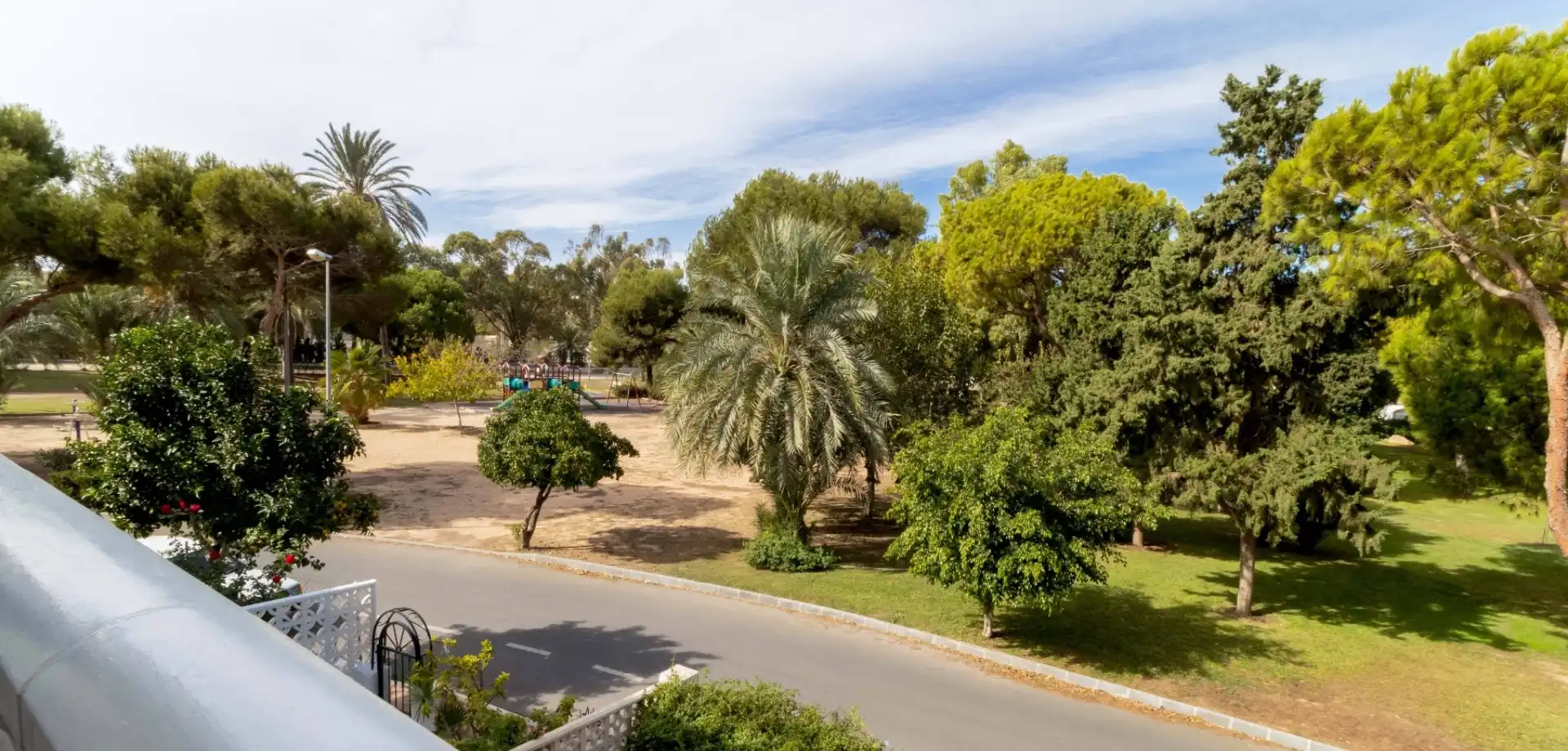 Vista exterior de Casa o xalet en venda en Orihuela amb Aire condicionat, Terrassa i Moblat