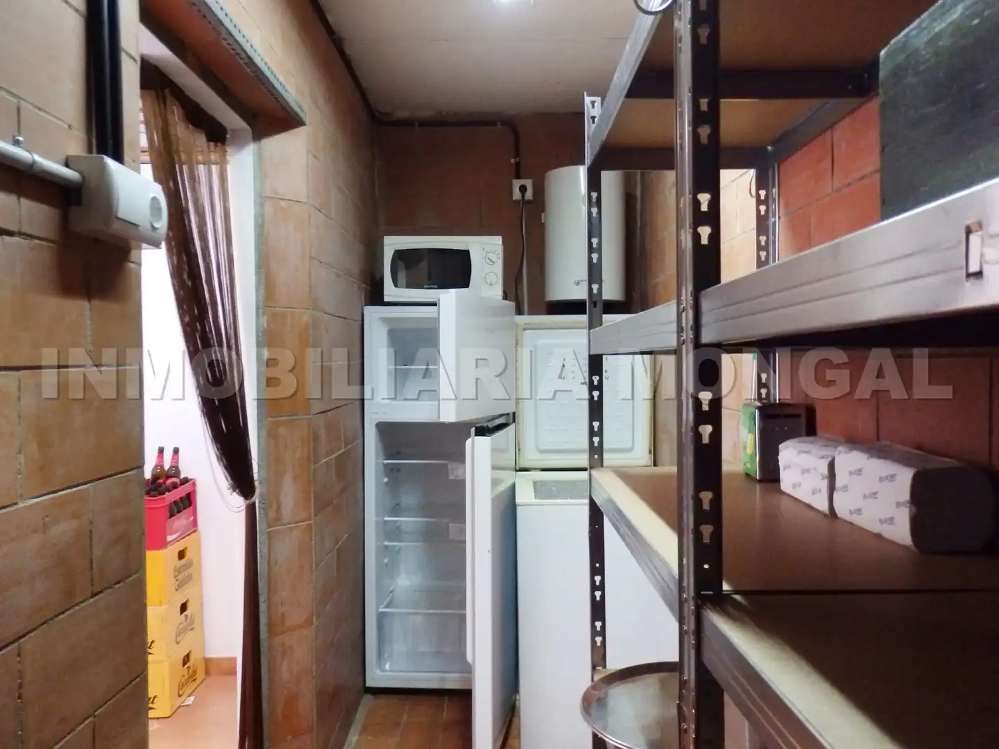 Cuina de Local de lloguer en Gavà amb Aire condicionat, Moblat i Alarma