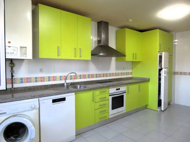 Cocina de Casa o chalet en venta en Chozas de Abajo con Calefacción, Jardín privado y Trastero