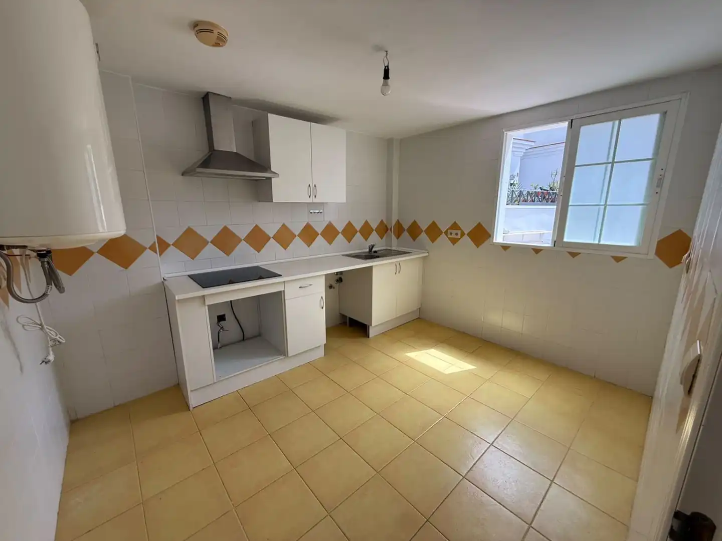 Cocina de Dúplex en venta en Marbella con Calefacción, Terraza y Piscina comunitaria