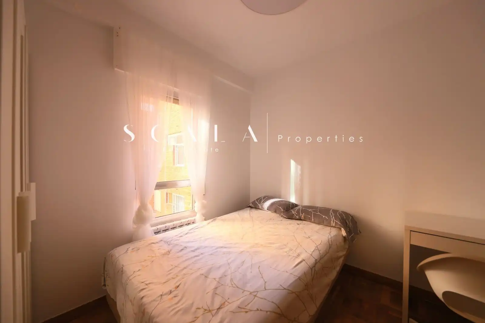 Bedroom of Flat for rent in Madrid  with Air Conditioner, Heating and Terrace