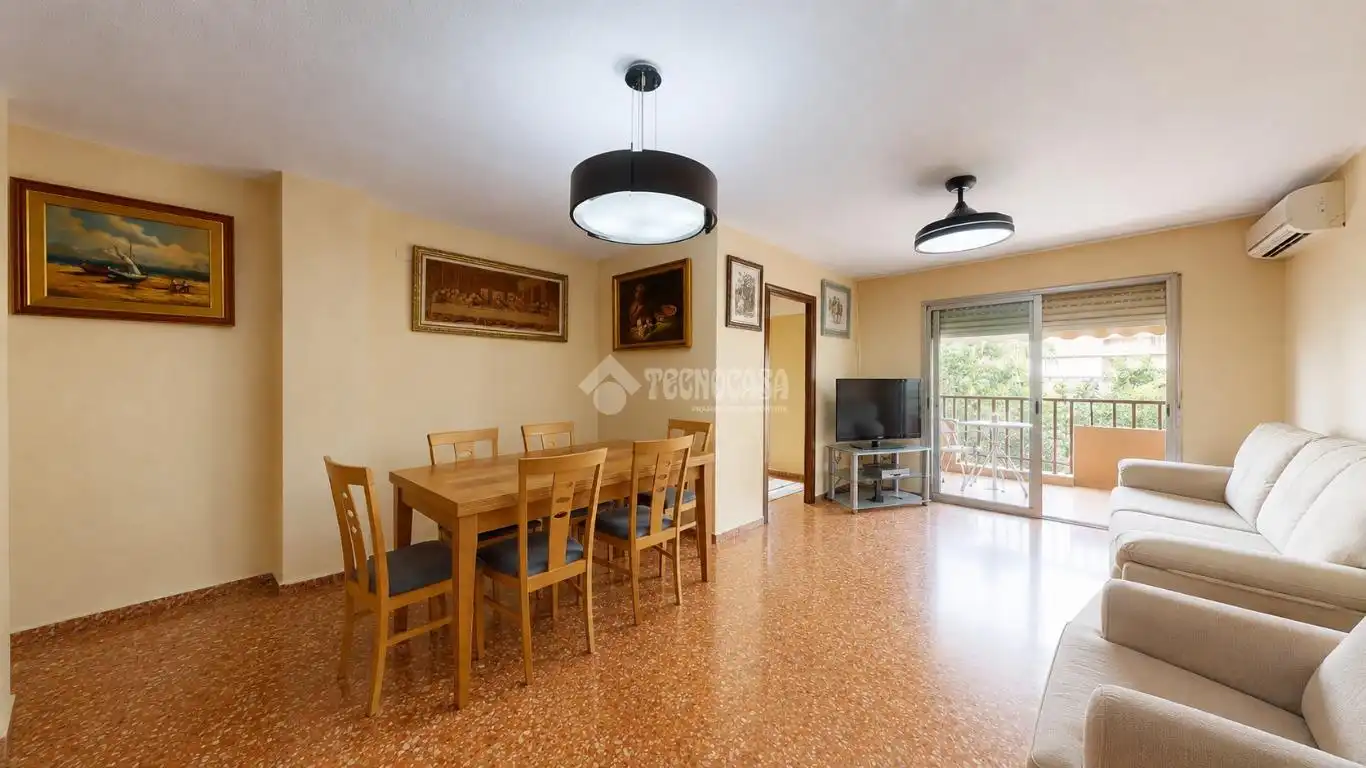 Sala d'estar de Pis en venda en Valencia amb Aire condicionat i Balcó