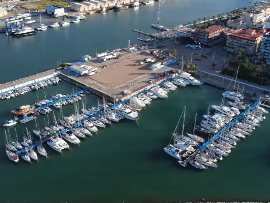 Wohnung zum Verkauf in Gandia mit Klimaanlage, Terrasse und Schwimmbad