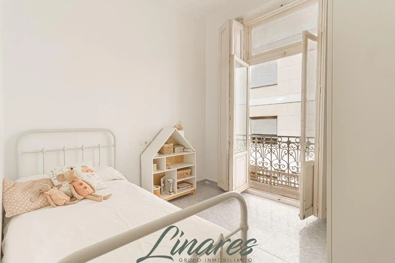 Dormitori de Apartament en venda en Cartagena amb Balcó