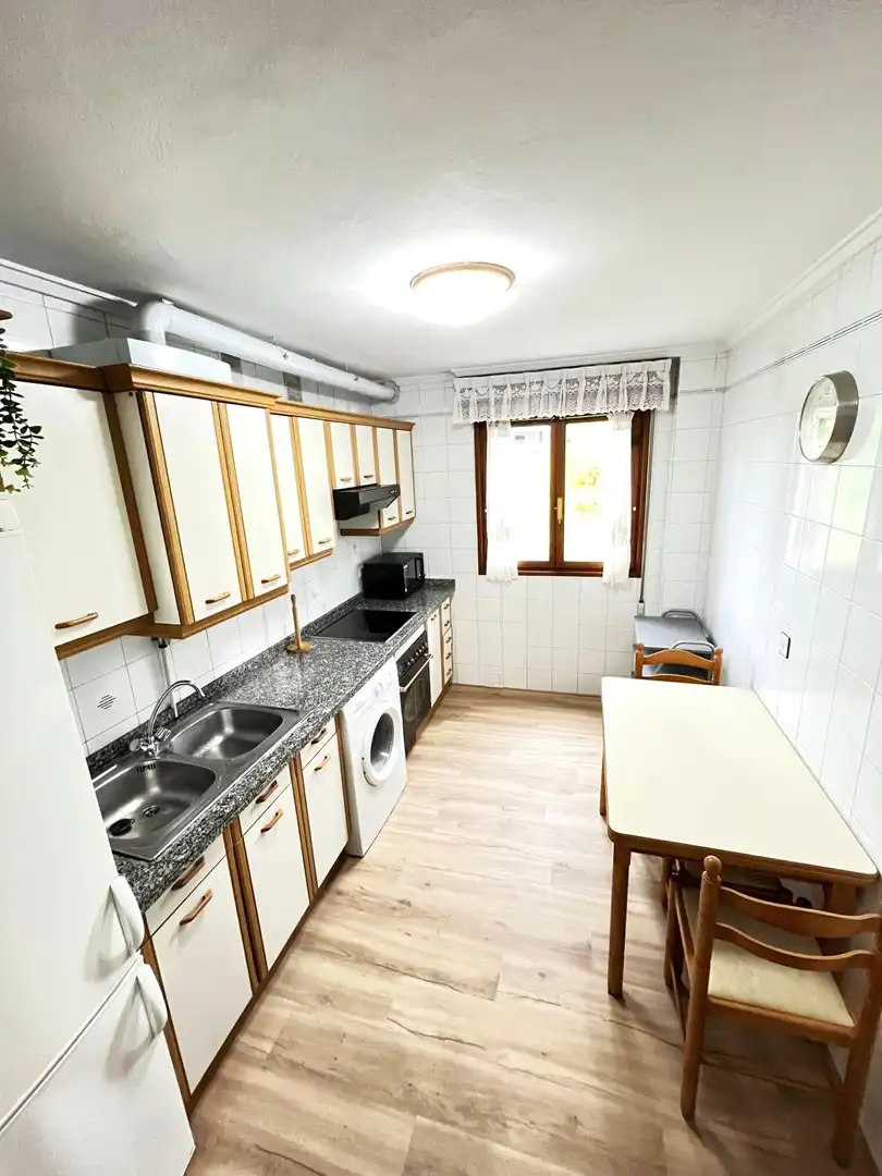 Cocina de Piso de alquiler en Oviedo  con Calefacción