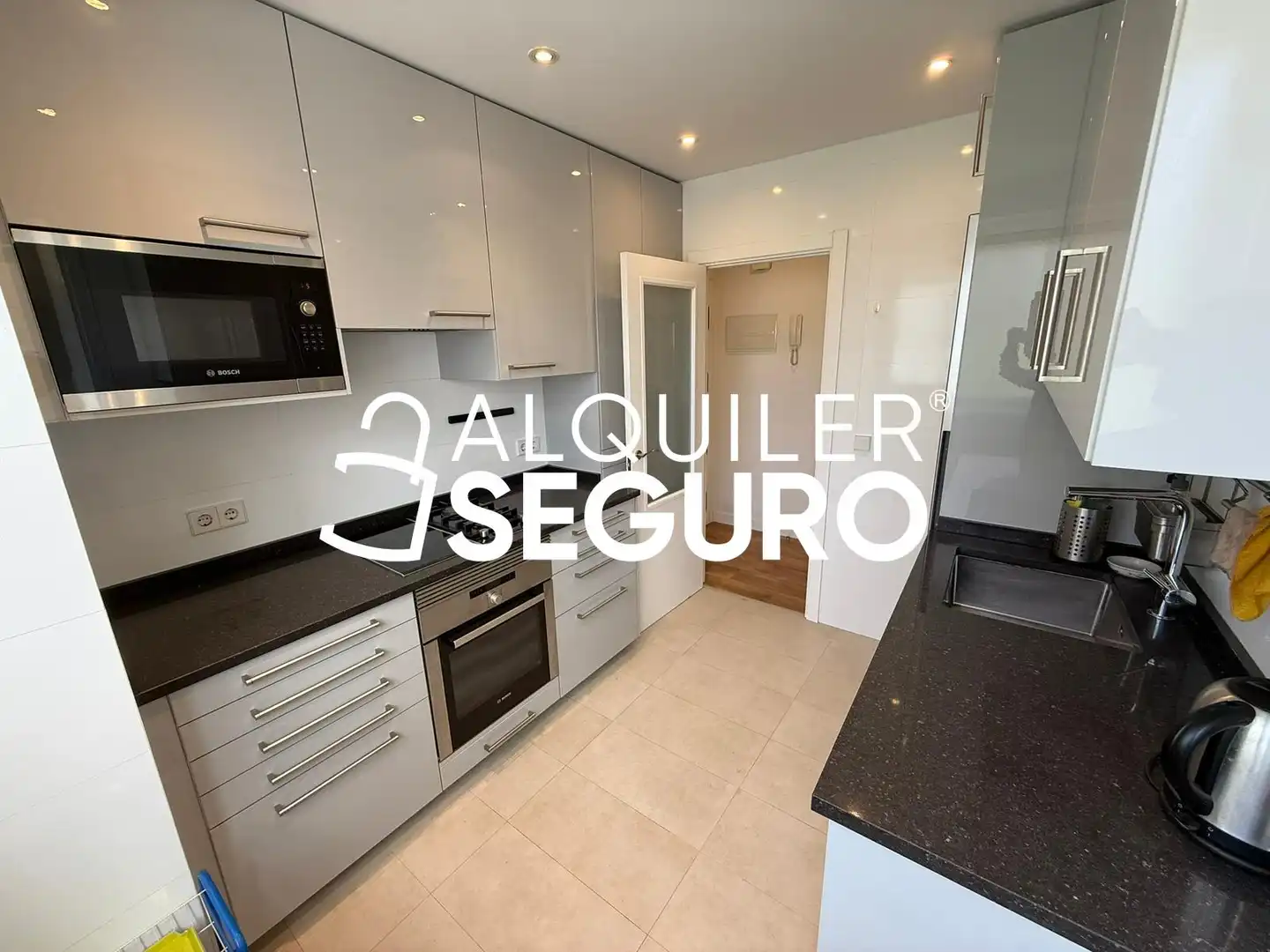 Cuina de Pis de lloguer en Madrid amb Aire condicionat, Calefacció i Terrassa