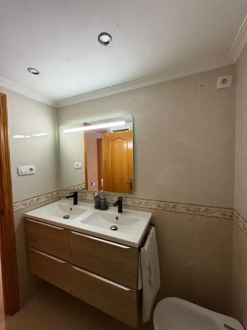 Bathroom of Flat for sale in Sevilla  with Air Conditioner and Terrace