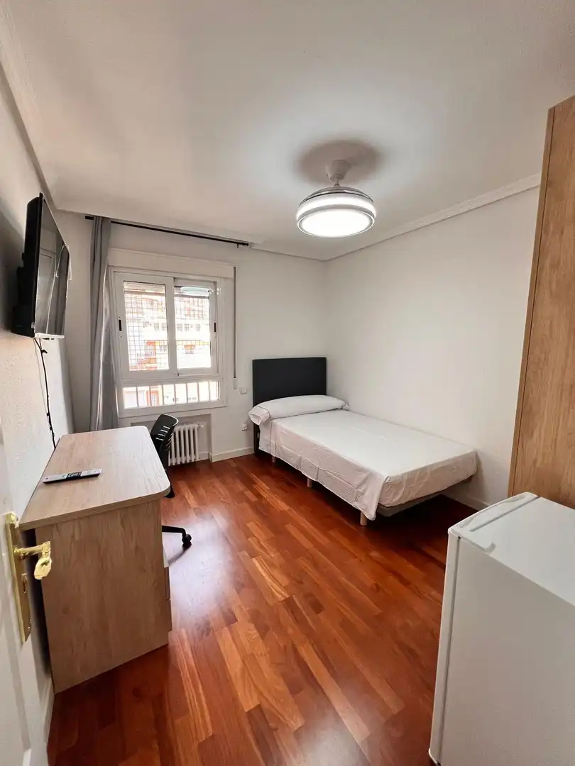 Schlafzimmer von Wohnung zur untervermieten in Murcia mit Klimaanlage, Heizung und Möbliert