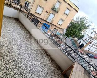 Exterior view of Flat to rent in  Sevilla Capital  with Air Conditioner and Terrace