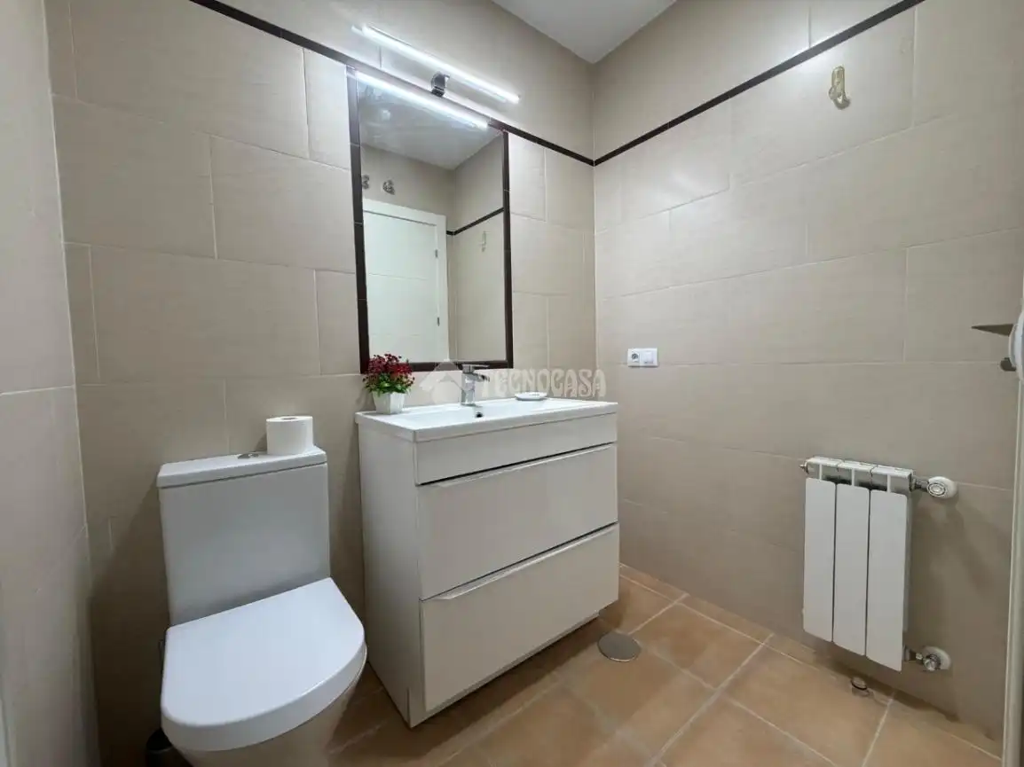 Bathroom of Flat for sale in Mengíbar  with Air Conditioner and Heating